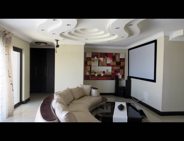5 BEDROOM TOWNHOUSE FOR SALE IN BOSCHDAL